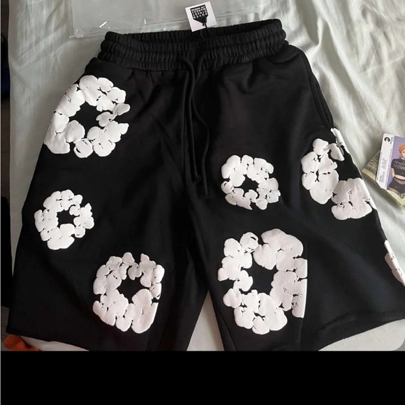 Best quality reps on the market.1:1. Based on Staten island
